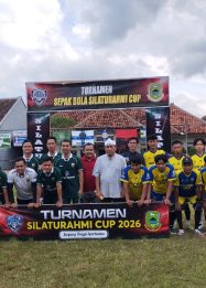 Foto bersama sebelum pertandingan mulai (foto:dok. ist/tohirin)