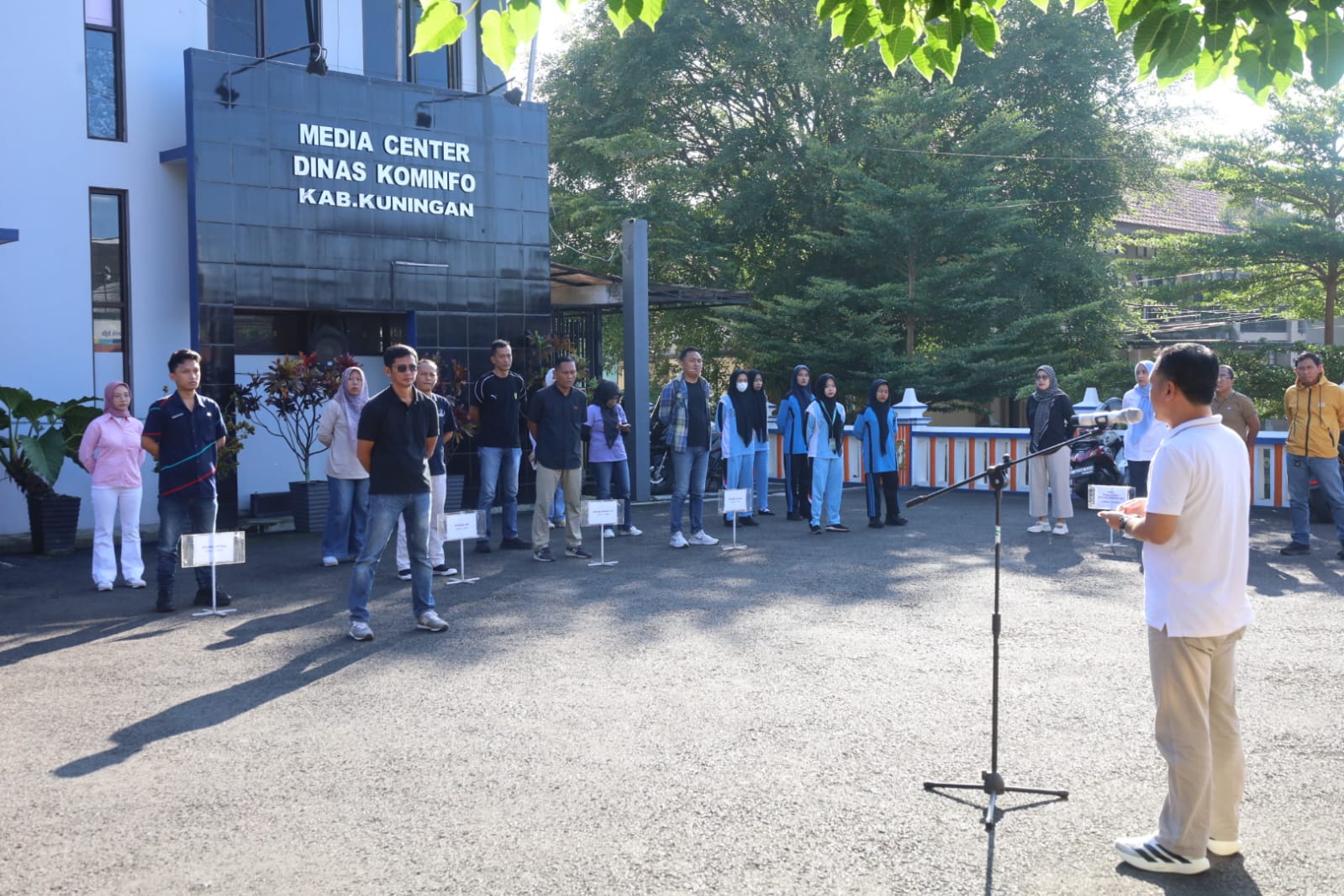 Suasana apel Diskominfo kuningan (foto:dok. ist/tohirin)