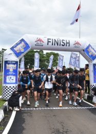 Wakil bupati kuningan melepas pelari dadakan Fest (foto:dok. ist/tohirin)