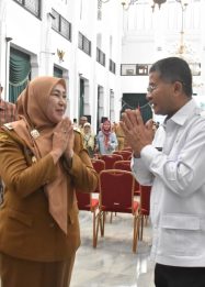 Foto besama Wakil bupati kuningan tuti andriani bersama wakil gubernur (foto:dok. ist/tohirin)