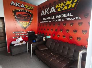 AKA Rental milik Rizza Nurramdon terus berkembang sejak berdiri tahun 2020. Jelang Idul Adha 2026, layanan rental mobil di Kuningan ini tetap ramai pemesanan dengan sistem booking DP dan pelayanan “online 27 jam”. (Foto: dok. ist)