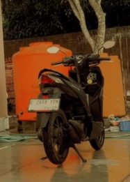 Motor Honda Beat milik Anggota DPRD Kuningan, Sri Laelasari yang digondol maling Senin dini hari (25/5/2026). (Foto: dok. ist)