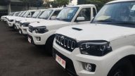 Deretan mobil operasional Koperasi Desa Merah Putih (KDMP) berjajar di Kodim 0615/Kuningan, Jumat sore (29/5/2026). Sebanyak 30 desa di Kabupaten Kuningan menerima bantuan mobil pikap, AC dan blower untuk mendukung aktivitas koperasi desa dan penguatan ekonomi masyarakat. Desa Ciwaru menjadi salah satu penerima bantuan tersebut. (Foto: dok. ist)