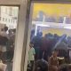 Ratusan warga Desa Benda memadati balai desa saat audiensi BUMDes Waluya yang berlangsung panas dan diwarnai teriakan "Korupsi". (Foto: dok. ist)