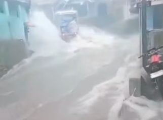 Tangkapan layar dari video terkait luapan air di palutungan (foto:dok ist/tohirin)