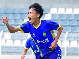 Pemain Pesik Kuningan merayakan gol ke gawang Persiwah Mempawah dalam laga perdana Grup A Liga 4 Nasional Piala Presiden 2026 di Stadion Benteng Reborn, Tangerang, Sabtu (30/5/2026). Laskar Kuda Kuningan sukses mengamankan kemenangan 2-0 melalui gol Inyong dan Dirga Lasut. (Foto: Dok. Radar Solo)