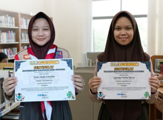 2 siswi yang melaju ke ajang nasional berkat riset nya (foto:dok kemenagkng)