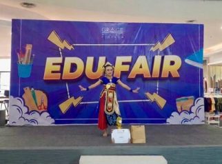 Syavira Aristawidya Putri ketika melakukan penampilan nya di ajang edu fair (foto:dok kemenag)