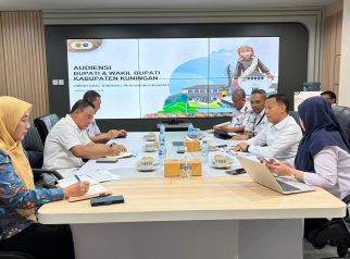 Bupati Kuningan Dian Rachmat Yanuar saat audiensi dengan Direktorat Jenderal Perhubungan Darat Kementerian Perhubungan RI. (foto:dok ist/tohirin)