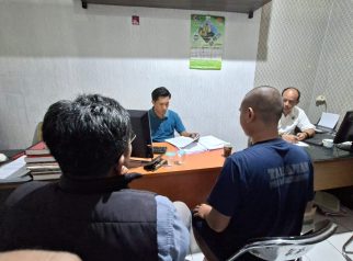 Sedang di lakukan BAP di polsek kuningan (foto:dok ist/tohirin)