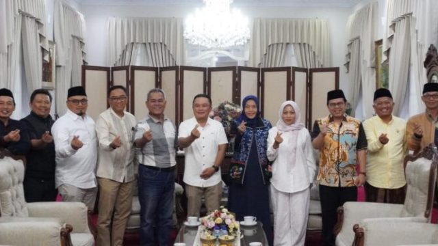Foto bersama BAZNAS RI bersama pemkab Kuningan (foto:dok ist/tohirin)