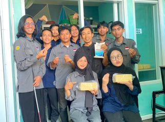 HIMATEPA UNISA Kuningan kunjungi pabrik Roti (foto:dok ist/tohirin)