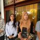 Wabup Kuningan Tuti Andriani bertemu Menteri Lingkungan Hidup Mohammad Jumhur Hidayat untuk membahas penanganan eceng gondok di Waduk Darma serta peluang Kabupaten Kuningan menjadi pilot project pengelolaan sampah berbasis masyarakat. (Dok. Tribun Jabar)