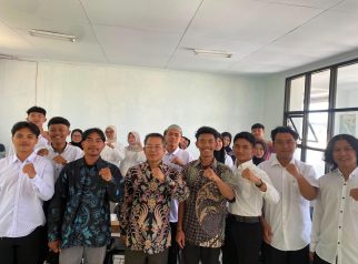 BLM lantik KPU-M dan Bawaslu-M unisa (foto:dok ist/tohirin)