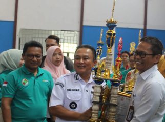 Kopkar PAM Tirta Kamuning kembali mengukir prestasi dengan meraih Penghargaan Koperasi Berprestasi 2026 pada peringatan Hari Koperasi ke-79 Tingkat Kabupaten Kuningan. (Dok. Ist)