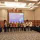 Bupati Kuningan Dr. H. Dian Rachmat Yanuar, M.Si. memaparkan Revisi RTRW Kabupaten Kuningan Tahun 2026–2046 pada Forum Lintas Sektoral bersama Kementerian ATR/BPN di Ballroom Grand Sheraton Jakarta. Forum tersebut menghasilkan dukungan mayoritas kementerian terhadap substansi revisi RTRW, dengan tiga catatan penyempurnaan sebelum Persetujuan Substansi diterbitkan. (Foto: Dok. Pemkab Kuningan)