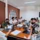Perwakilan Bappeda Kabupaten Kuningan, akademisi, dan dosen dari sejumlah perguruan tinggi mengikuti diskusi strategis membahas penanganan eceng gondok di Waduk Darma. Dalam forum tersebut, UBHI menyampaikan berbagai rekomendasi berbasis kesehatan lingkungan sebagai bagian dari upaya menjaga kelestarian ekosistem dan kesehatan masyarakat. (Foto: Istimewa/UBHI)