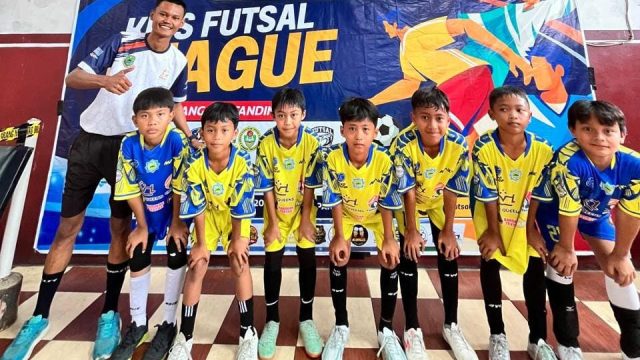 Tim futsal SDT Graha Quran tampil solid pada ajang Kids Futsal League Kecamatan Kuningan 2026. Dengan torehan tiga kemenangan dan sembilan poin sempurna, SDT Graha Quran memastikan diri sebagai juara Grup D. (Dok. Ist)
