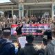 Puluhan jurnalis dari berbagai organisasi profesi dan media massa di Kabupaten Kuningan menggelar aksi damai di depan Pendopo Pemerintah Daerah Kabupaten Kuningan, Senin (3/8/2026). Aksi yang dimulai pukul 13.30 WIB itu merupakan bentuk solidaritas sekaligus penolakan terhadap penyebutan "Londo Ireng" yang dinilai telah melukai martabat profesi wartawan. (Dok. IJSI)