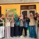 Mahasiswa KKN Universitas Muhammadiyah Kuningan bersama mahasiswa KKN UIN Sunan Kalijaga Yogyakarta berkolaborasi dengan kader PKK saat mendampingi pelaksanaan Posyandu rutin di Desa Selajambe untuk memperkuat pelayanan kesehatan ibu dan balita. (Dok. Ist)
