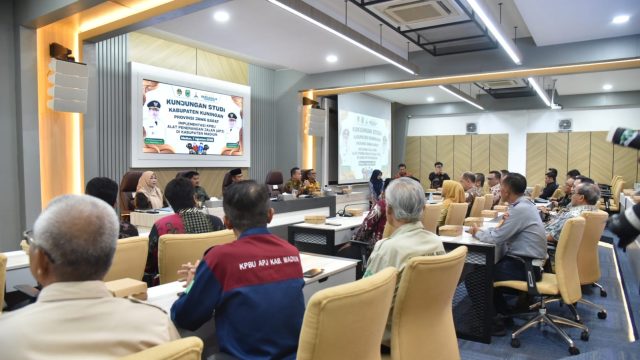 Pemerintah kabupaten Kuningan datang ke madiun untuk mempelajari defisit anggaran (foto:dok ist/tohirin)