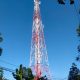 Menara BTS yang berada di lingkungan warga RT 02/RW 02, Desa Cihaur, Kecamatan Ciawigebang, Kabupaten Kuningan, menjadi sorotan setelah warga menyatakan penolakan terhadap rencana perpanjangan kontrak dan operasional menara tersebut. (Dok. Ist)