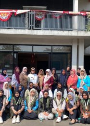 KKN Universitas Islam Al-Ihya Kuningan kelompok 3 bersama kader posyandu (foto:dok ist/tohirin)