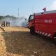 Randis TNI dikerahkan untuk membantu proses pemadaman kebakaran di TPSA Ciniru, Kecamatan Jalaksana, Kuningan. (Dok. Kodim 0615)