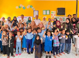 Foto bersama setelah kegiatan Gema telmisu yang di gelar melalui kolaborasi KKN Kelompok 6 Universitas Islam Al-Ihya Kuningan (foto:dok ist/tohirin)