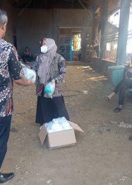 Dinkes Kuningan menyiapkan 600 masker, tabung oksigen, serta tenaga kesehatan untuk melindungi petugas yang berjibaku memadamkan kebakaran TPSA Ciniru. (Dok. Dinkes)
