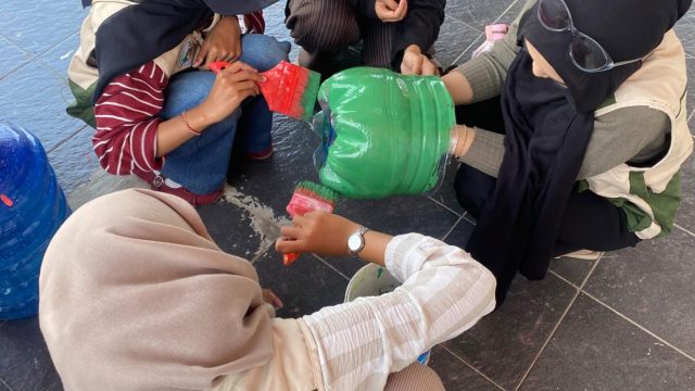 Proker pembuatan baksampah untuk di sekolah dasar olrh KKN UMK (foto:dok ist/tohirin)