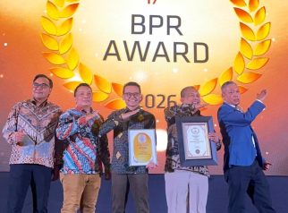 Lima tahun konsisten meraih predikat “Sangat Bagus”, Bank Kuningan berhasil membawa pulang Golden Champion Infobank BPR Award 2026. (Dok. bank kuningan)