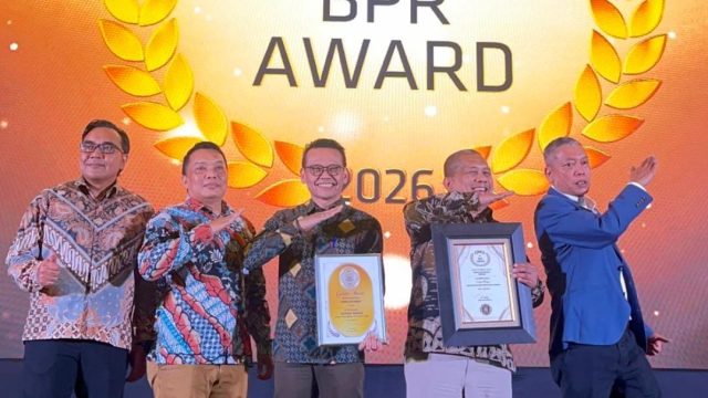 Lima tahun konsisten meraih predikat “Sangat Bagus”, Bank Kuningan berhasil membawa pulang Golden Champion Infobank BPR Award 2026. (Dok. bank kuningan)