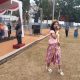 Khayla Dwi Putri, siswi kelas VI SDN 17 Kuningan, tampil membawakan lagu dalam Upacara HUT RI ke-81 tingkat Kabupaten Kuningan, Senin (17/8/2026). (Dok. Ist)