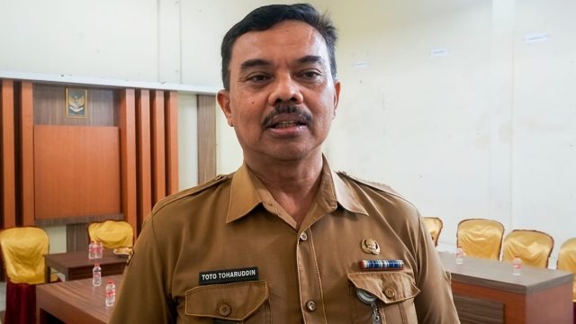 Kepala Dinas Tenaga Kerja dan Transmigrasi (Disnakertrans) Kabupaten Kuningan, Dr. H. Toto Toharuddin, M.Pd., M.H. (Dok. Ist)