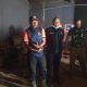 Kalak BPBD Kuningan Indra Bayu Permana bersama tim gabungan saat menutup operasi penanganan kebakaran TPSA Ciniru setelah 13 hari penanganan. (Dok. BPBD)