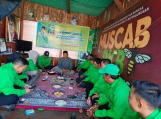 Anggota DPRD Kuningan dari Fraksi PKB, Susanto, saat melakukan konsolidasi dan penguatan struktur ranting PKB di Dapil Kuningan 5 sebagai bagian dari persiapan menuju Pemilu 2029. (Dok. Ist)
