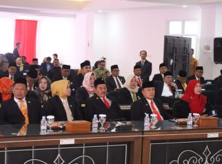 Rapat paripurna DPRD Kuningan (foto:dok ist/tohirin)