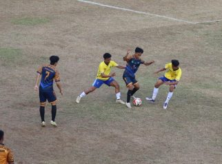 Laga babak 8 besar Bupati Cup 2026 berlangsung sengit di Stadion Mashud Wisnu Saputra, Minggu (23/8/2026). Ciawigebang dan Luragung sukses mengamankan tiket semifinal. (Dok. Humas)
