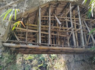 Kondisi jembatan galumpit tampak bawah (foto:dok ist/tohirin)